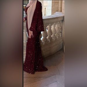 Worn once for my friends wedding I was a bridesmaid ! Size XL !Burgundy detailed